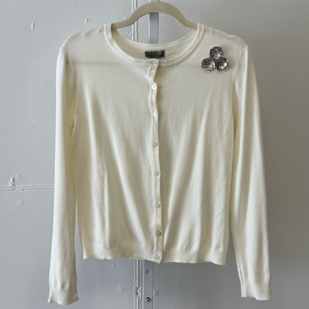 NWT Joseph A Cream Knit Button Down Sweater Cardigan with‎ Flower Brooch Medium